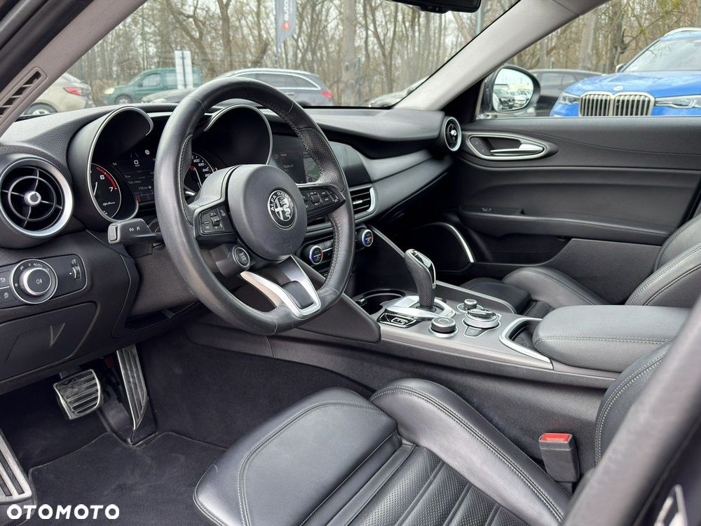 Alfa Romeo Giulia - 11