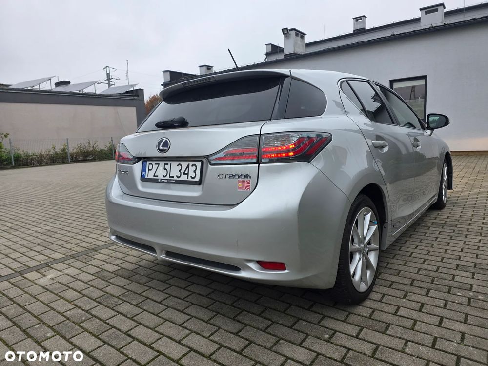 Lexus CT - 7