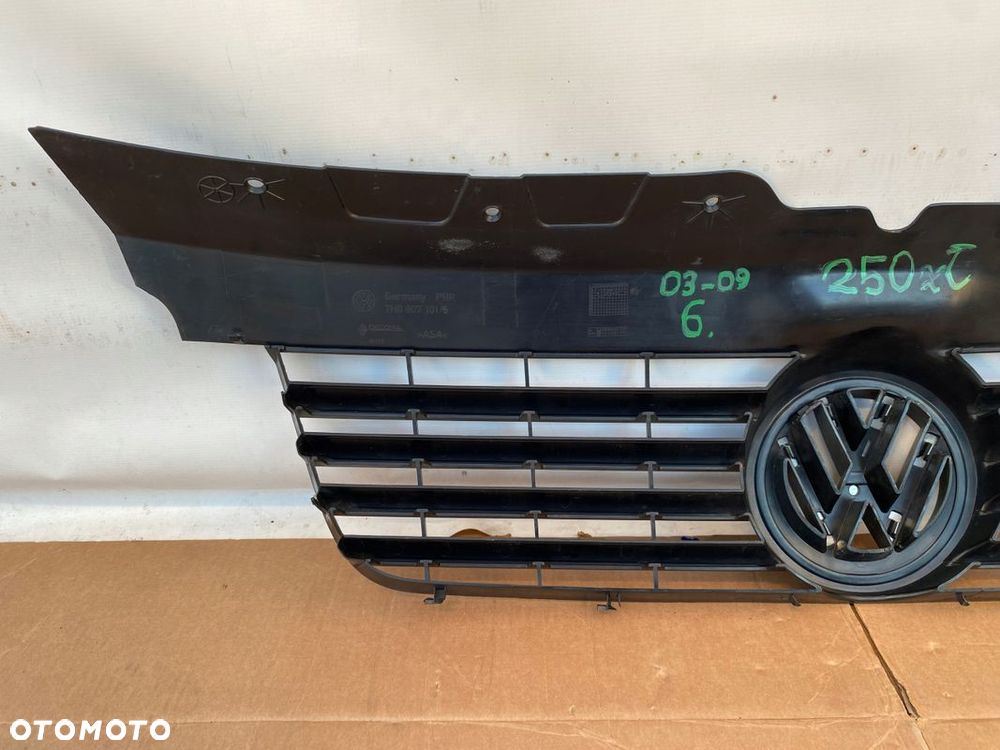 VW T5 CARAVELLE MULTIVAN 03- ATRAPA GRILL ORYGINAŁ ZNACZEK CHROM 7H0807101 - 8