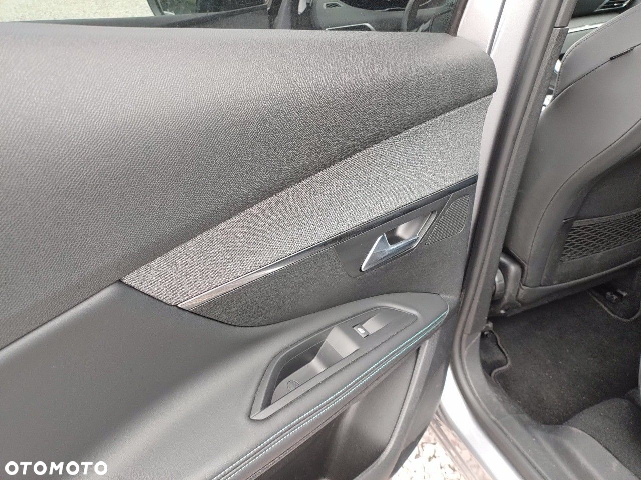Peugeot 3008 1.2 PureTech Allure Pack S&S EAT8 - 19