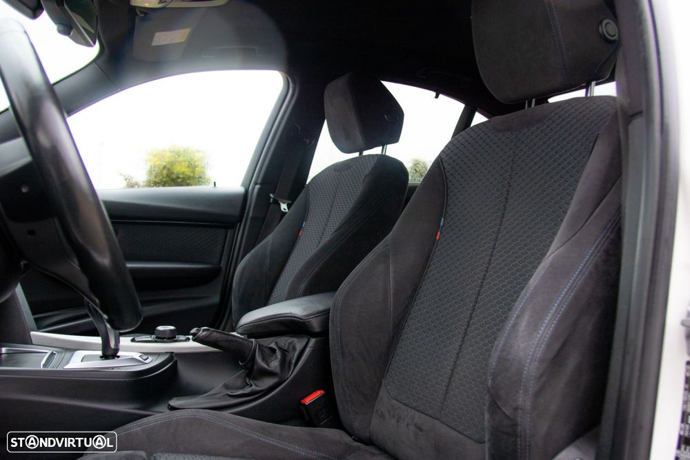 BMW 330 e iPerformance Pack M - 40