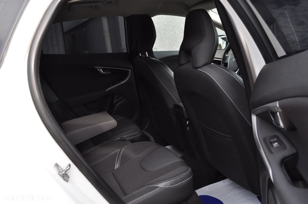 Volvo V40 D2 Momentum - 19
