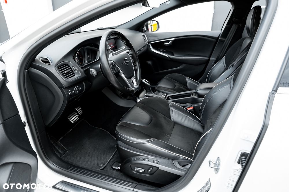 Volvo V40 D2 Geartronic RDesign - 19