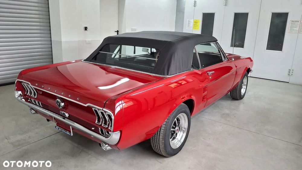Ford Mustang - 4