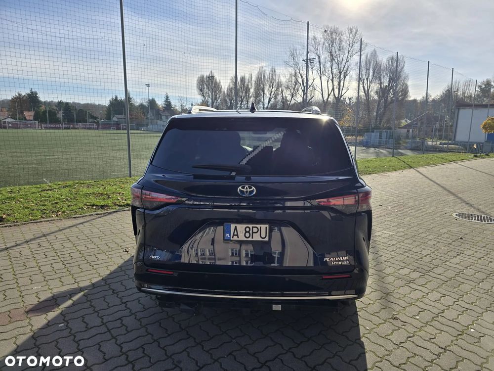 Toyota Sienna - 4