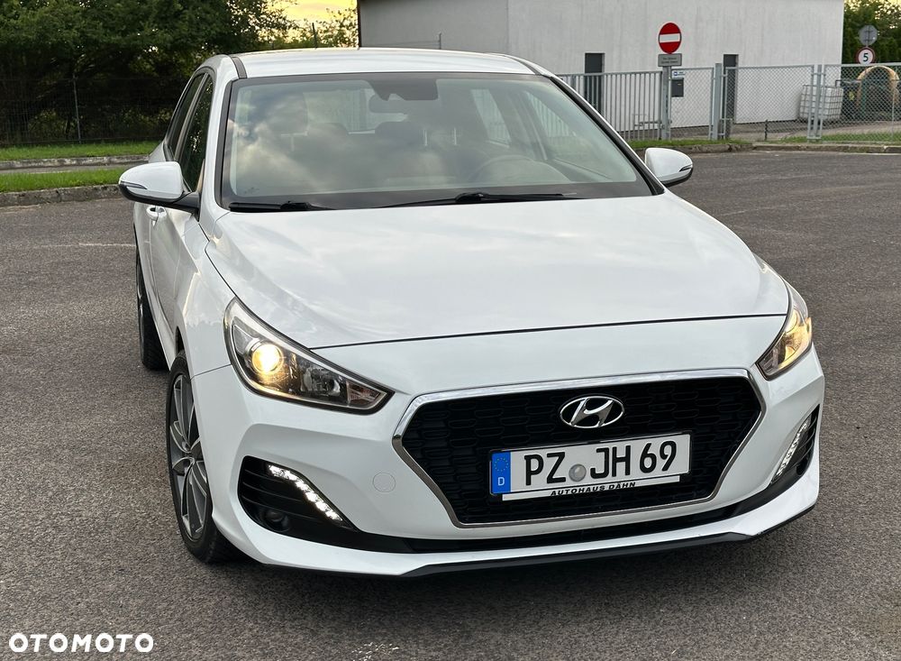Hyundai i30 1.6 CRDI Intro - 1