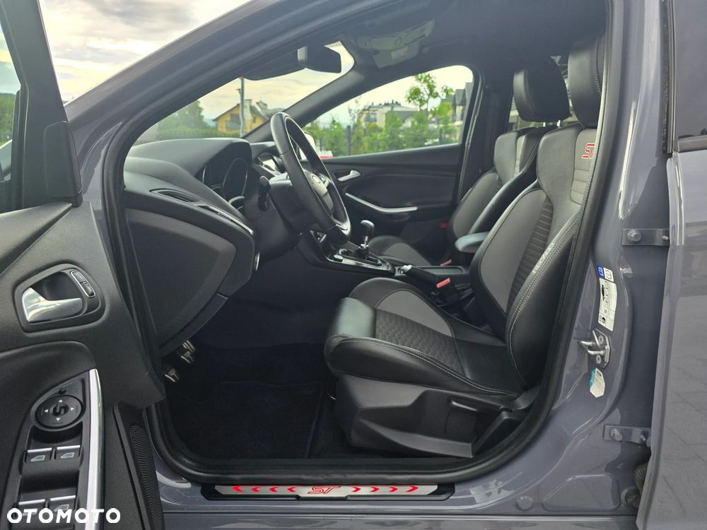 Ford Focus 2.0 EcoBoost ST-2 - 13