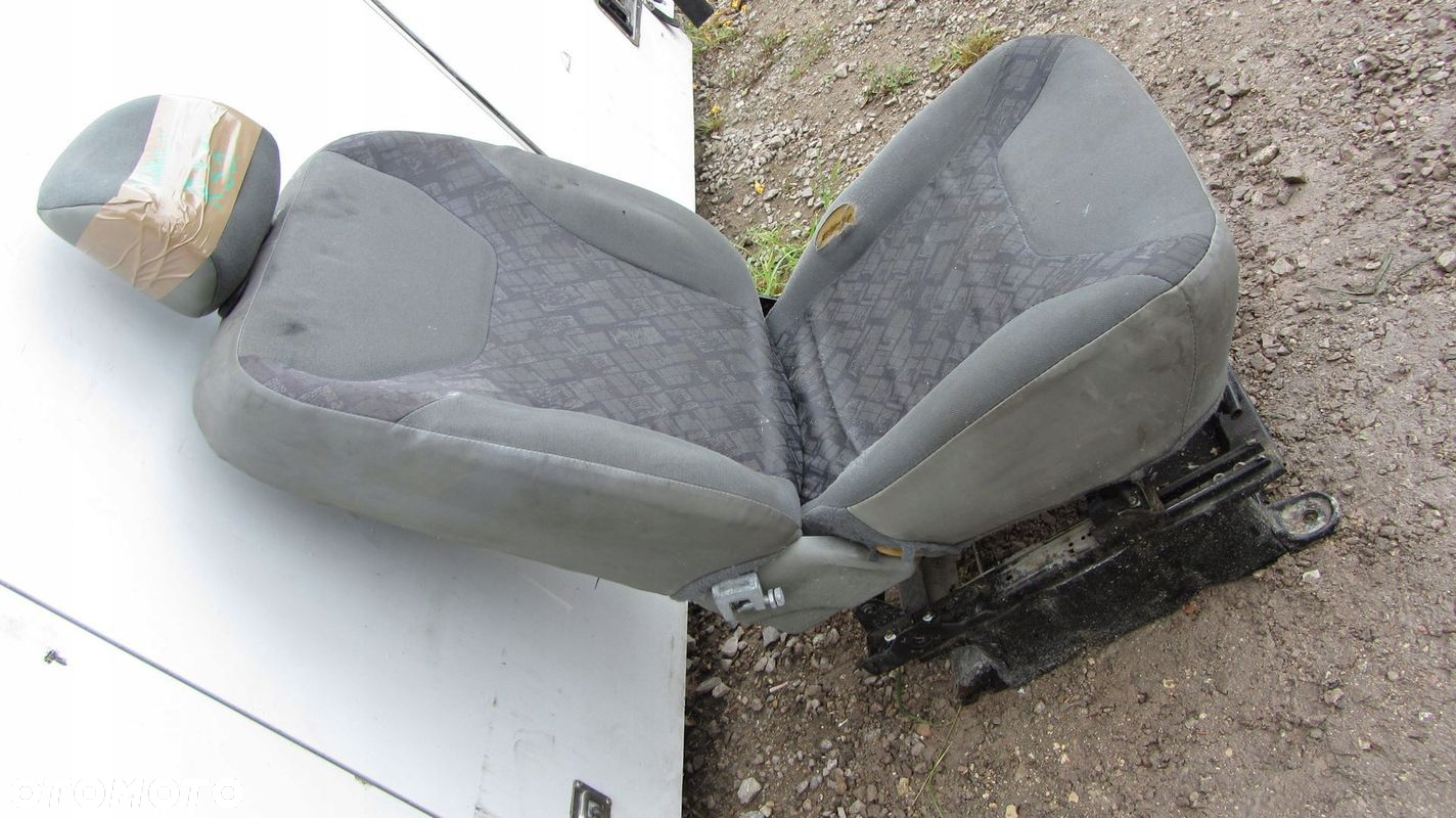 TRAFIC VIVARO II FOTEL KIEROWCY LEWY 06- - 2