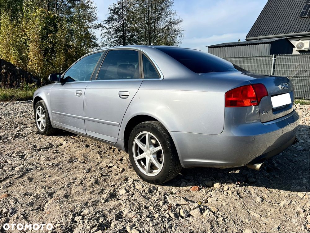 Audi A4 Limousine - 8