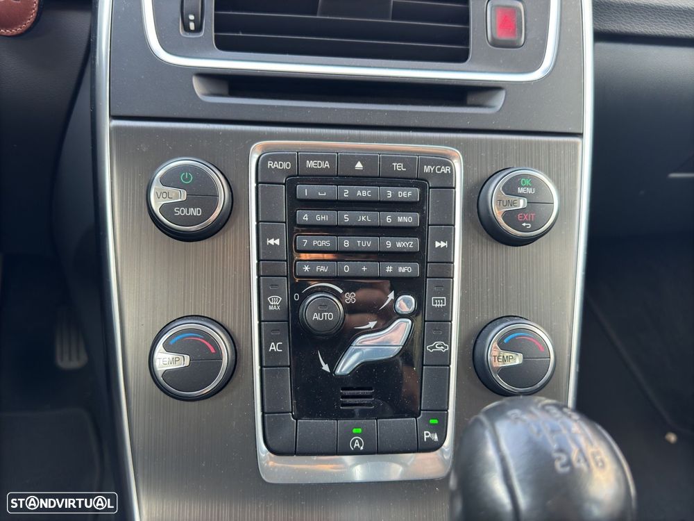 Volvo V60 1.6 D2 Momentum Eco - 14