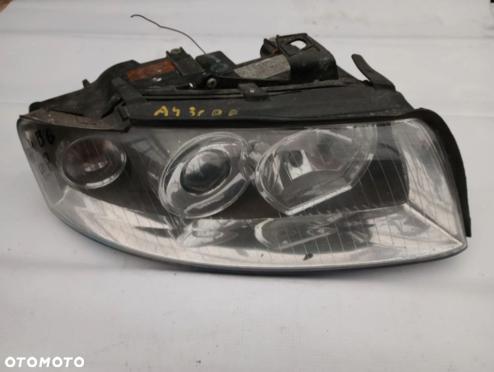 Lampa Prawy Przód Audi A4 B6 - 1
