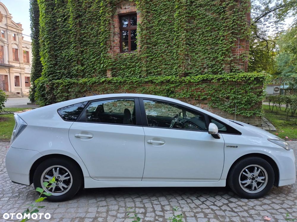 Toyota Prius (Hybrid) Sol - 8