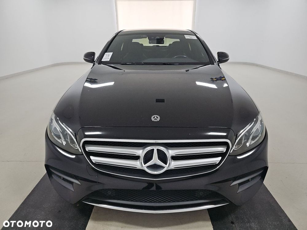 Mercedes-Benz Klasa E 300 9G-TRONIC AMG Line - 2
