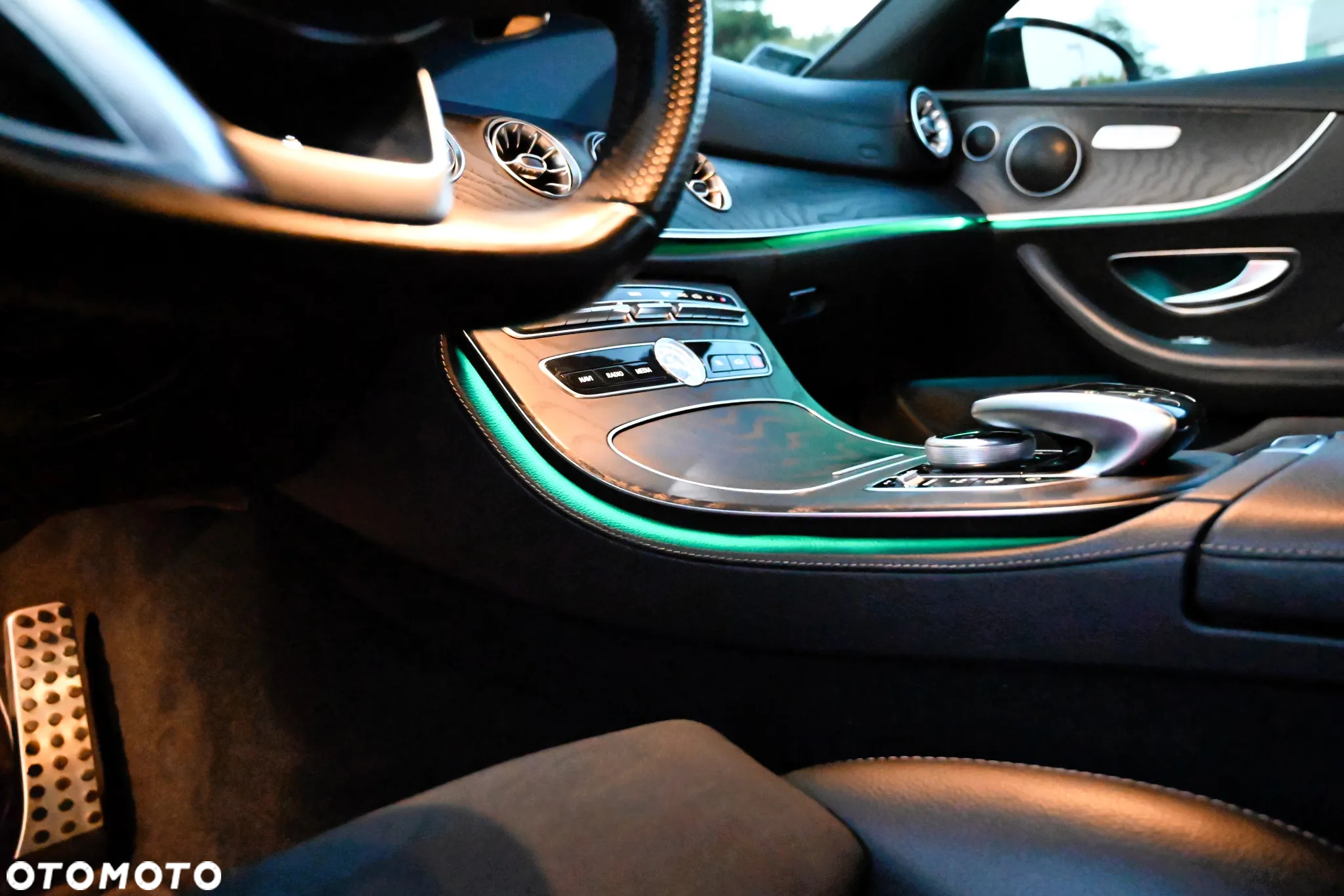 Mercedes-Benz Klasa E 220 d Coupe 4-Matic 9G-TRONIC - 35