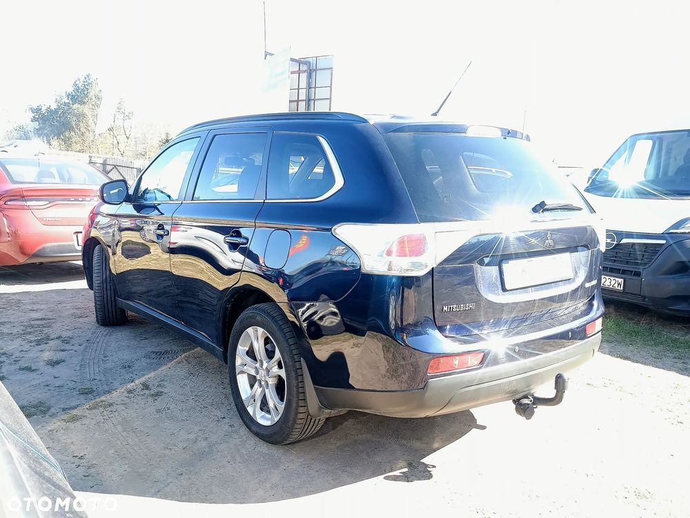 Mitsubishi Outlander 2.2 DI-D 4WD Automatik Instyle - 16