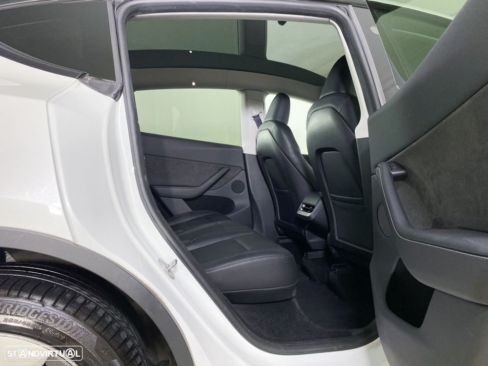 Tesla Model Y Long Range Dual Motor AWD - 17