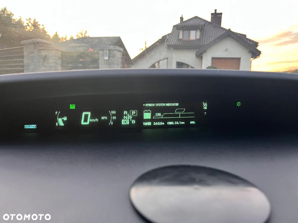 Toyota Prius (Hybrid) - 12