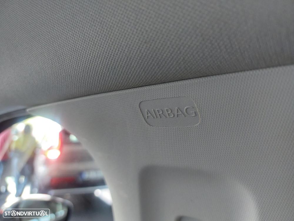 Peugeot 2008 1.2 PureTech Allure - 21