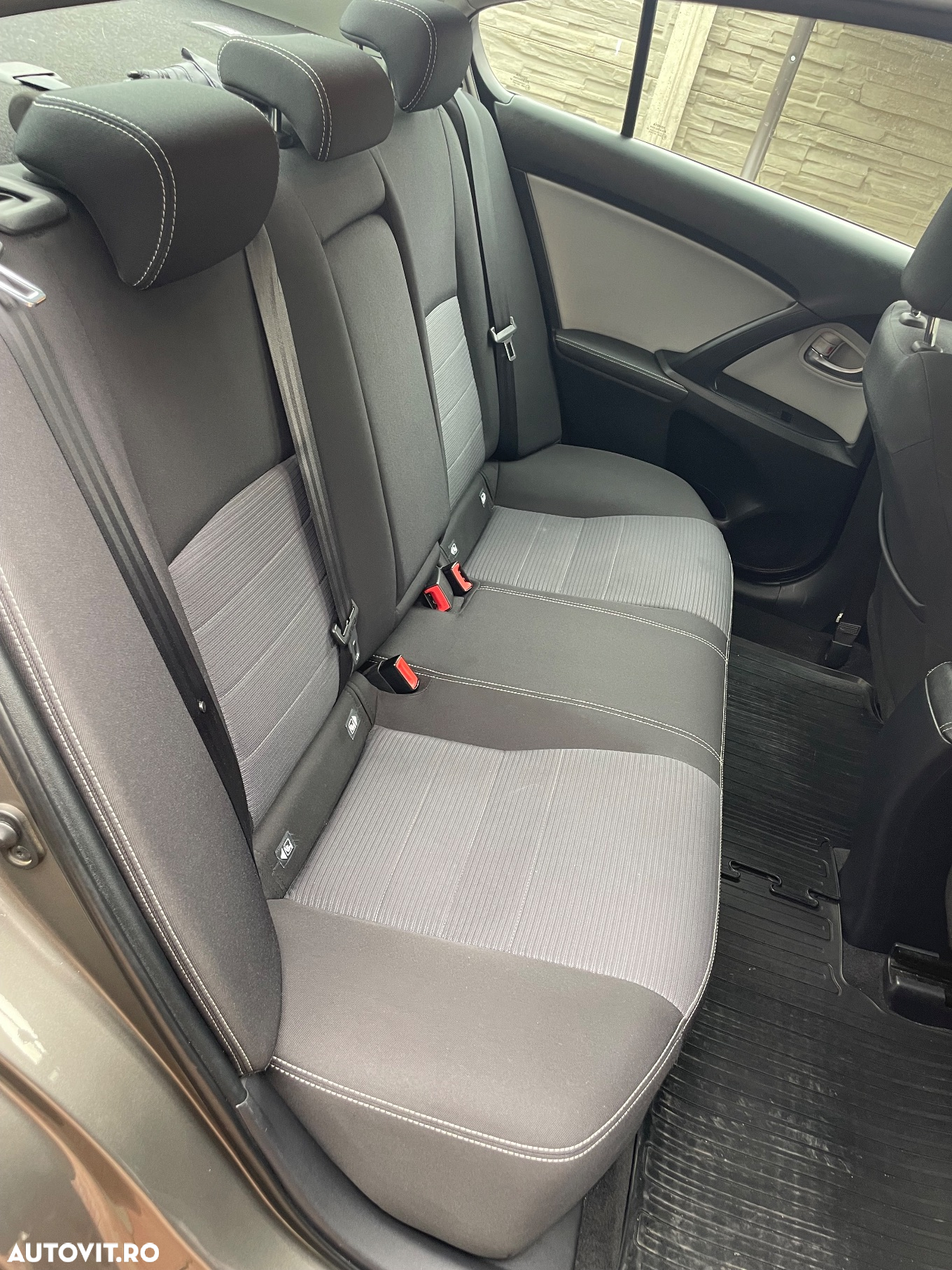 Toyota Avensis 2.0 D-4D Executive - 17