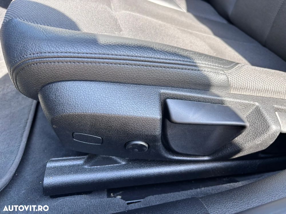 BMW Seria 3 320i Aut. Advantage - 23