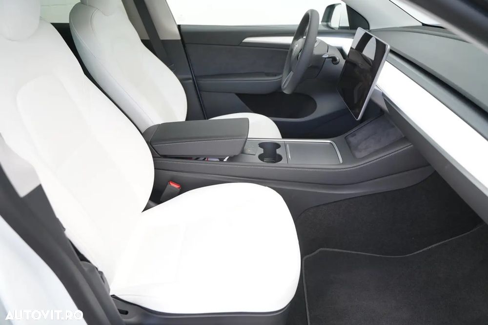 Tesla Model Y Long Range Dual Motor AWD - 9