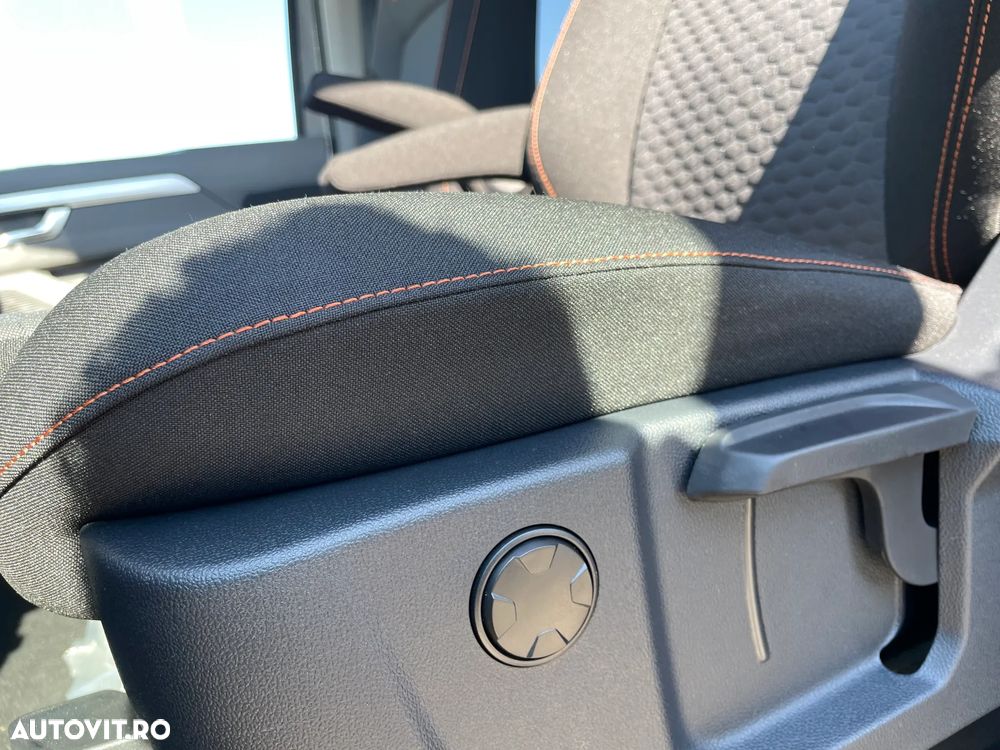 Volkswagen Caravelle - 11