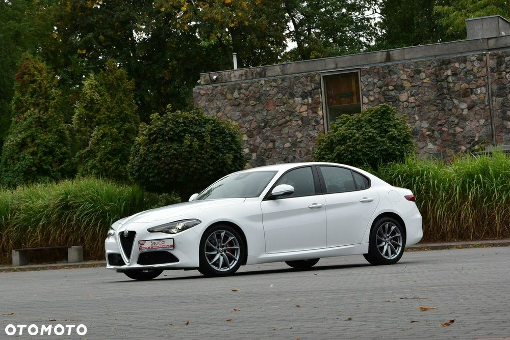 Alfa Romeo Giulia - 2