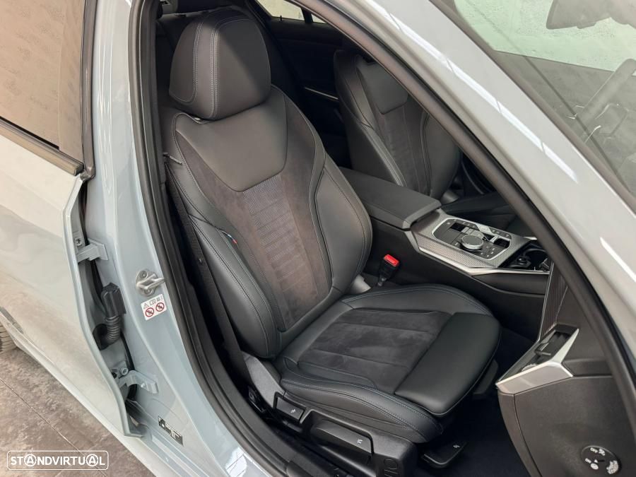 BMW 330 e Touring Pack Desportivo M Auto - 32