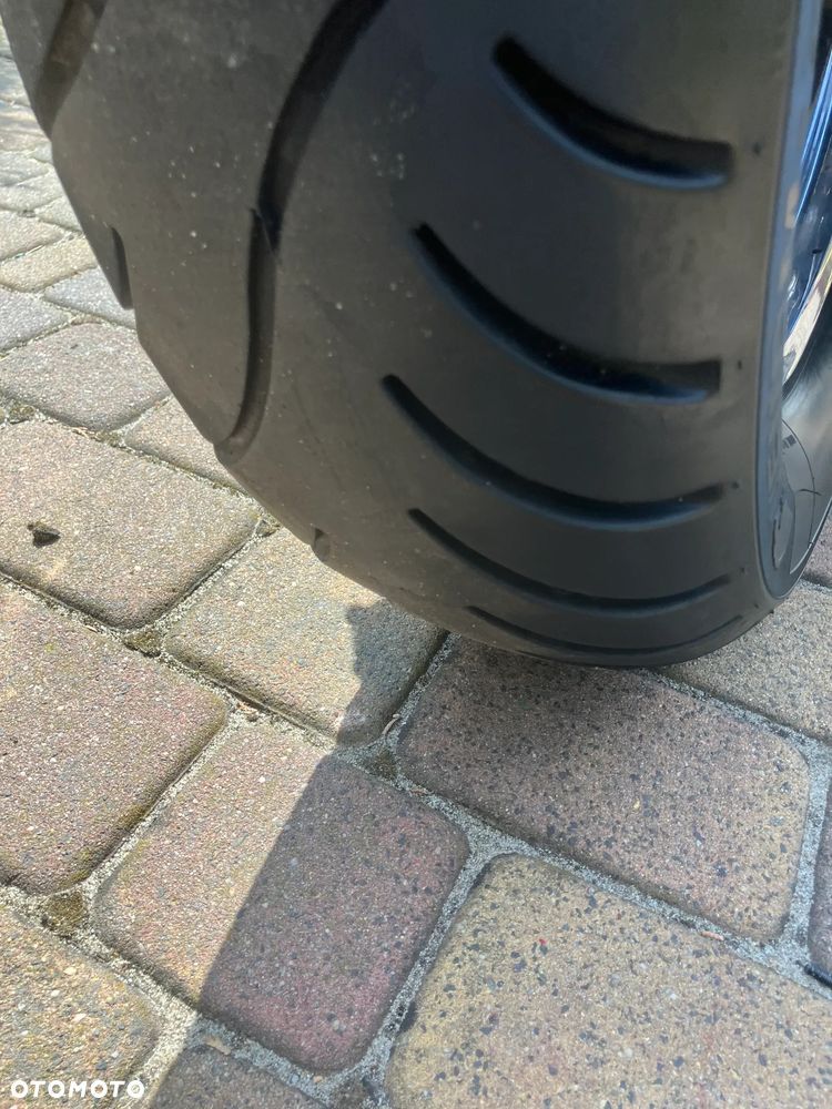 Suzuki Intruder - 12