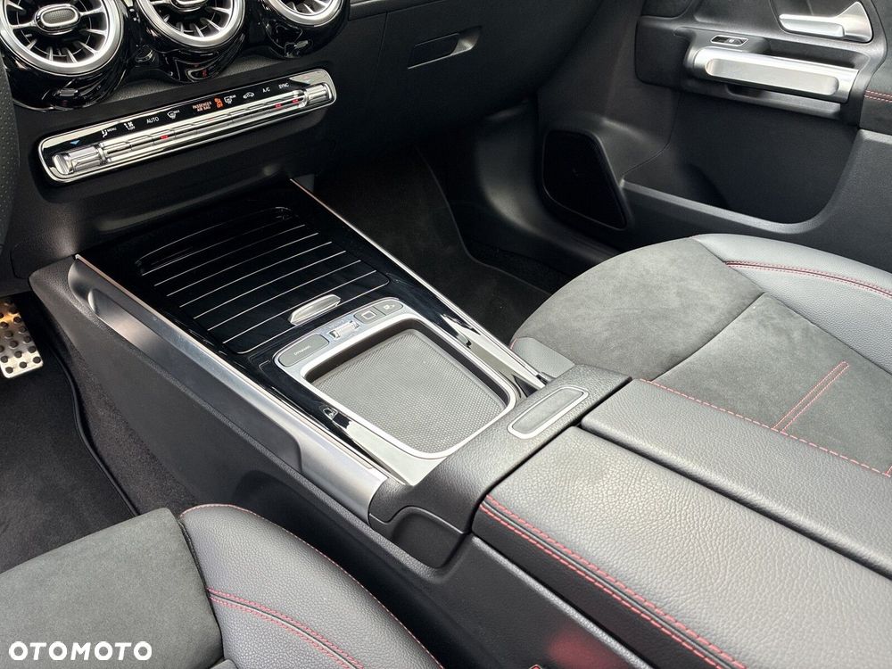 Mercedes-Benz GLB - 16