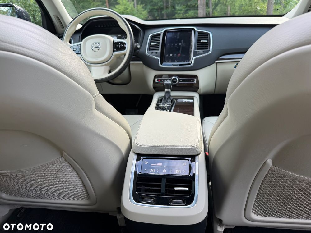 Volvo XC 90 - 9