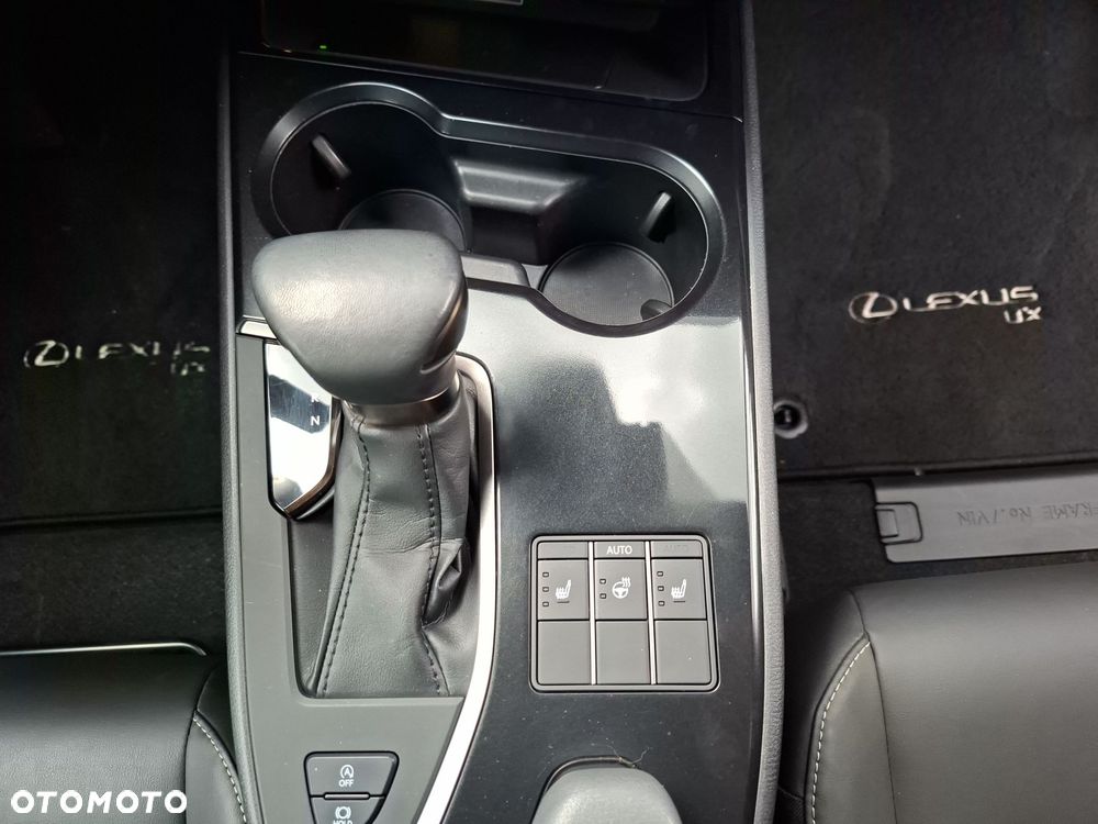 Lexus UX 200 GPF F Sport Design 2WD - 31