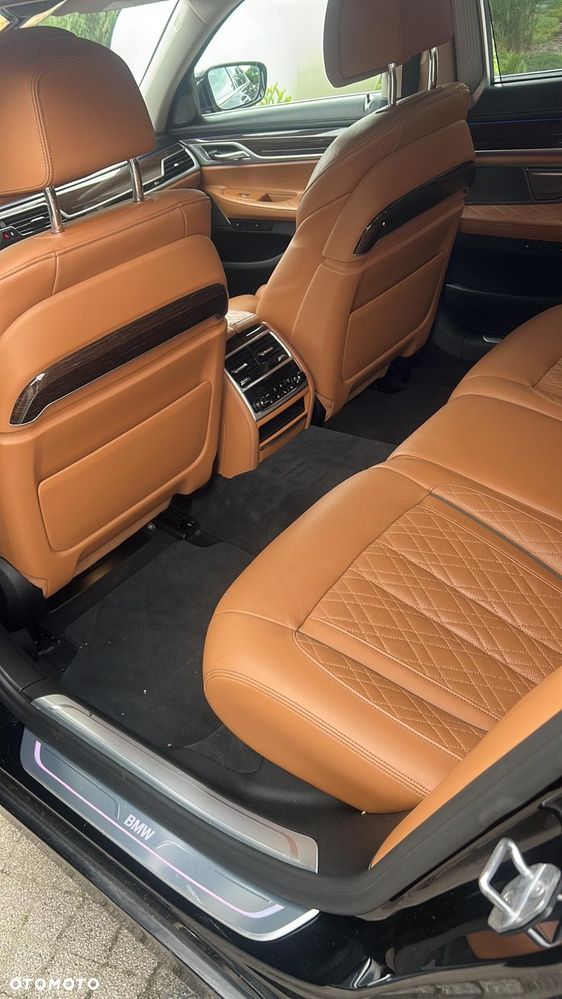 BMW Seria 7 750Li xDrive - 17