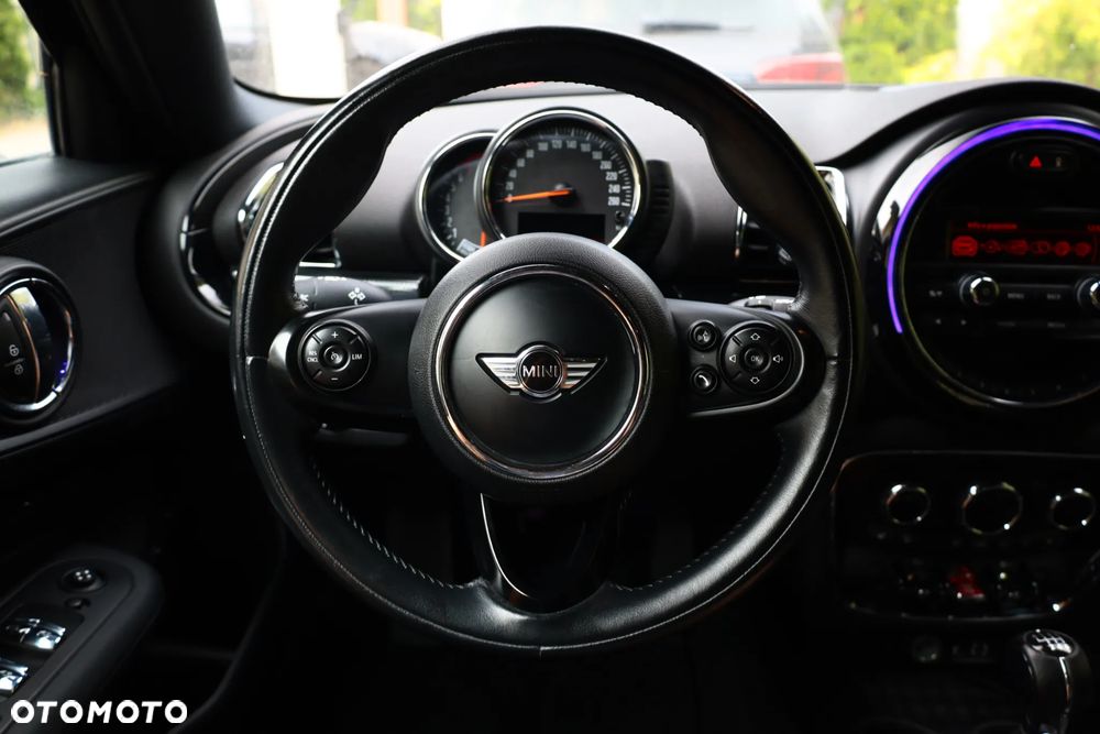 MINI Clubman Cooper Essential Trim - 17
