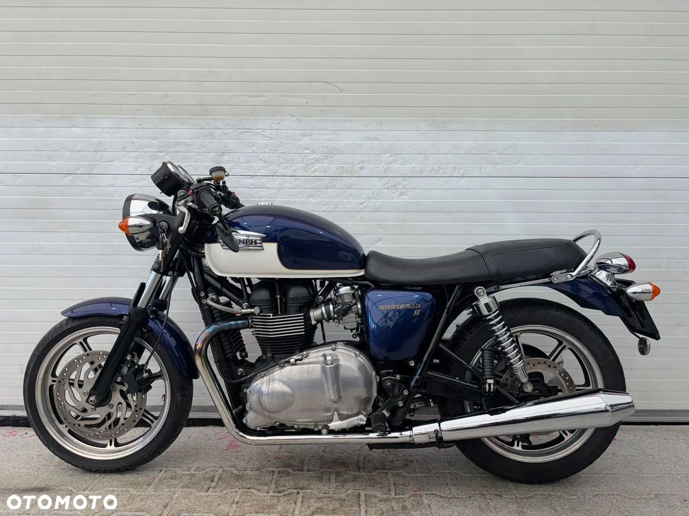 Triumph Bonneville - 1