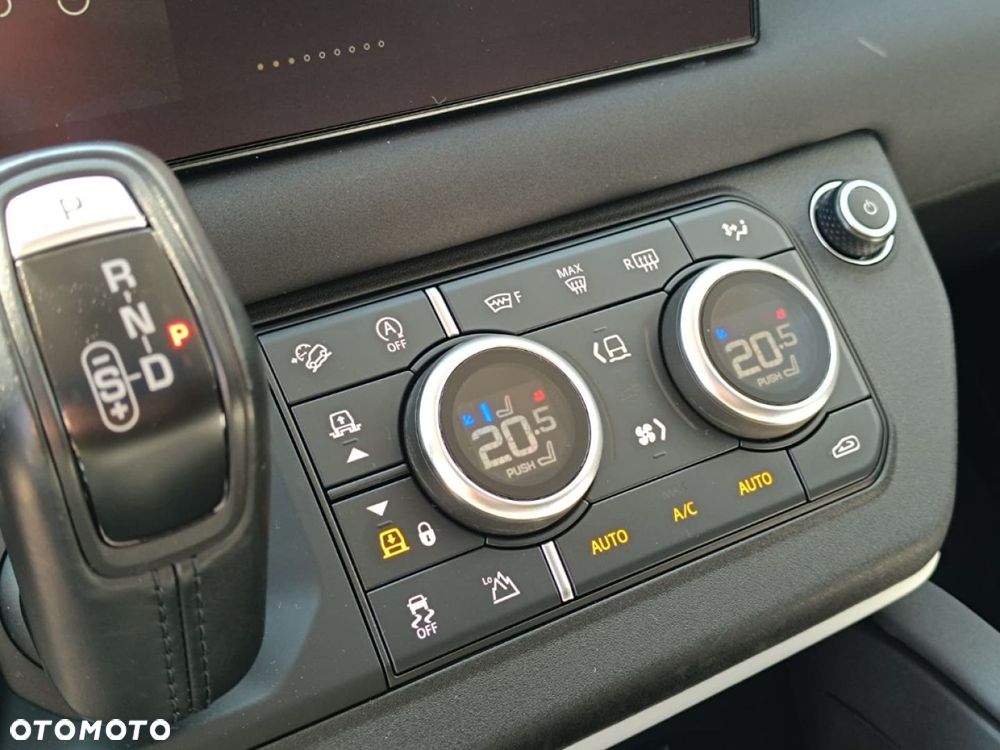 Land Rover Defender - 29