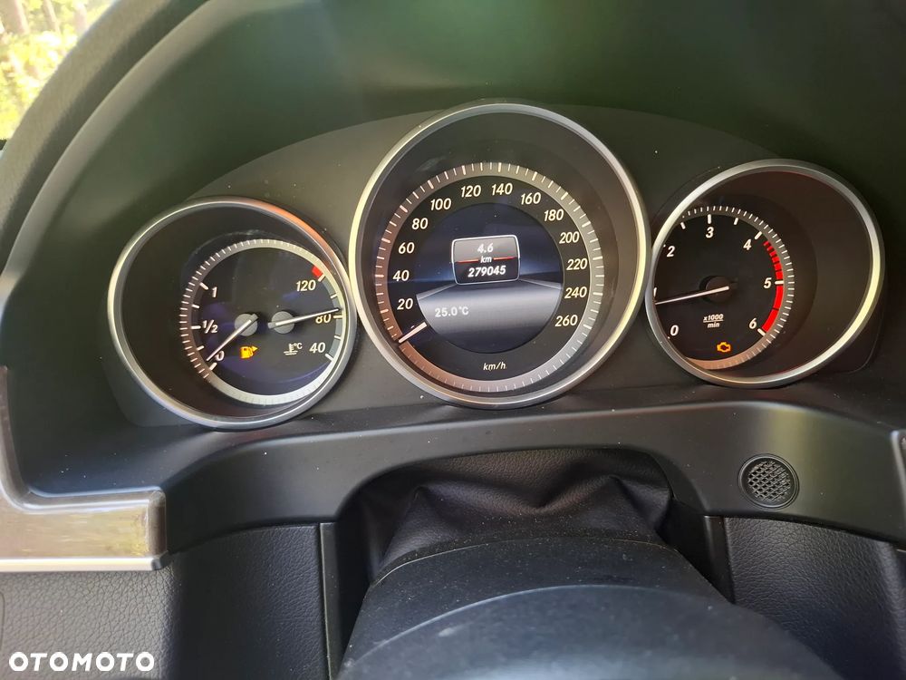 Mercedes-Benz Klasa E 200 BlueTEC - 10
