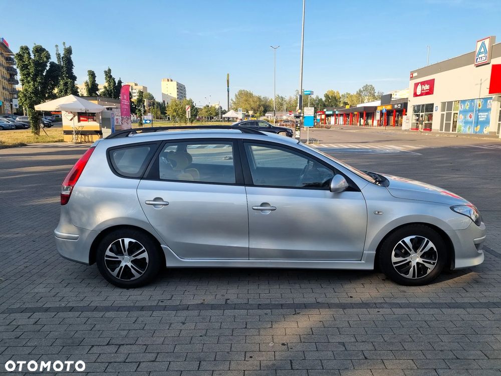 Hyundai i30 1.6 CRDi Base + - 4