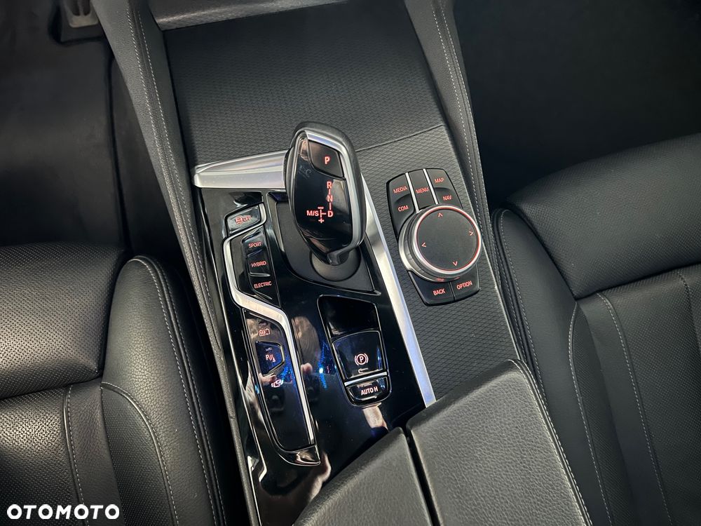 BMW Seria 5 520e M Sport sport - 22