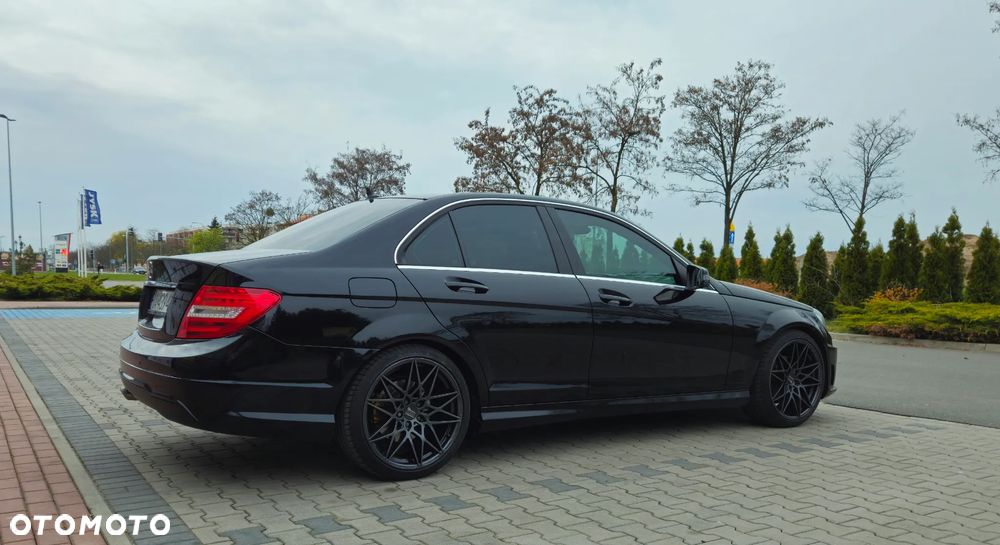 Mercedes-Benz Klasa C 200 CGI BlueEff Avantgarde - 4