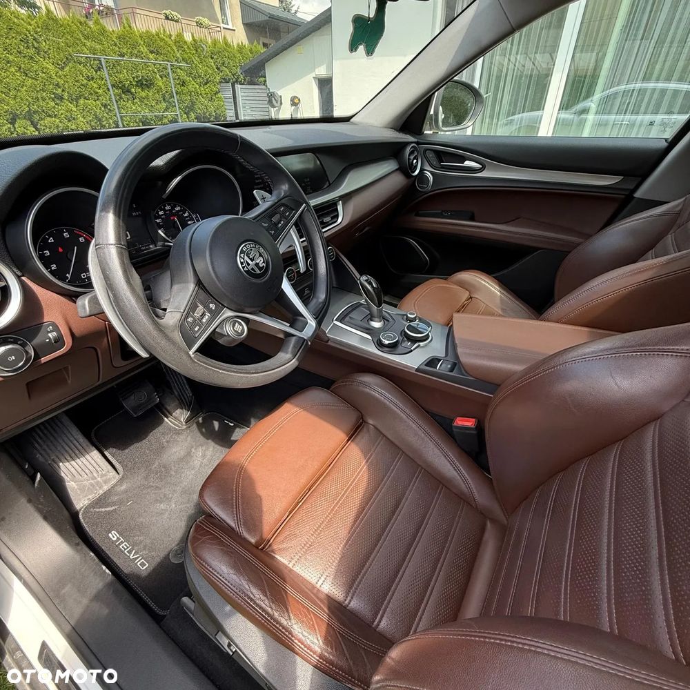 Alfa Romeo Stelvio 2.0 Turbo 16V AT8-Q4 Lusso Ti - 6