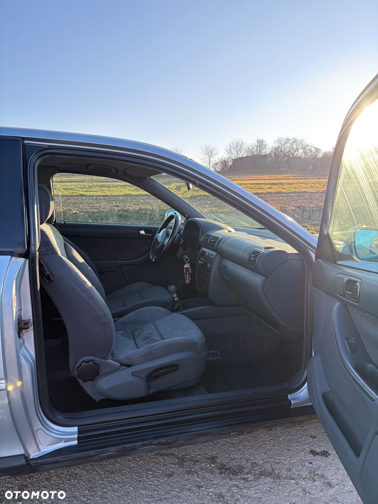 Audi A3 3-drzwiowe 1.6 Attraction - 6