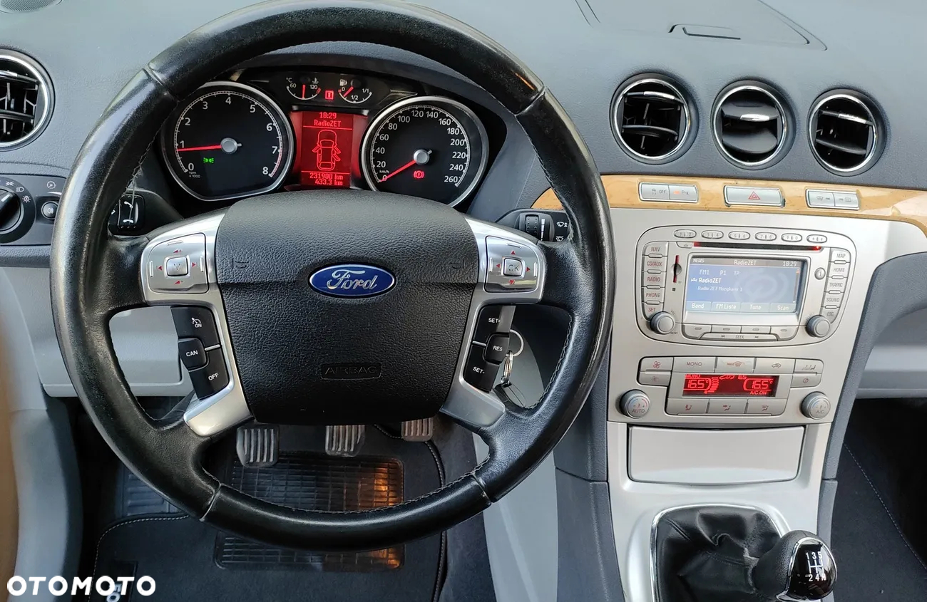 Ford Galaxy 2.0 Ghia - 21