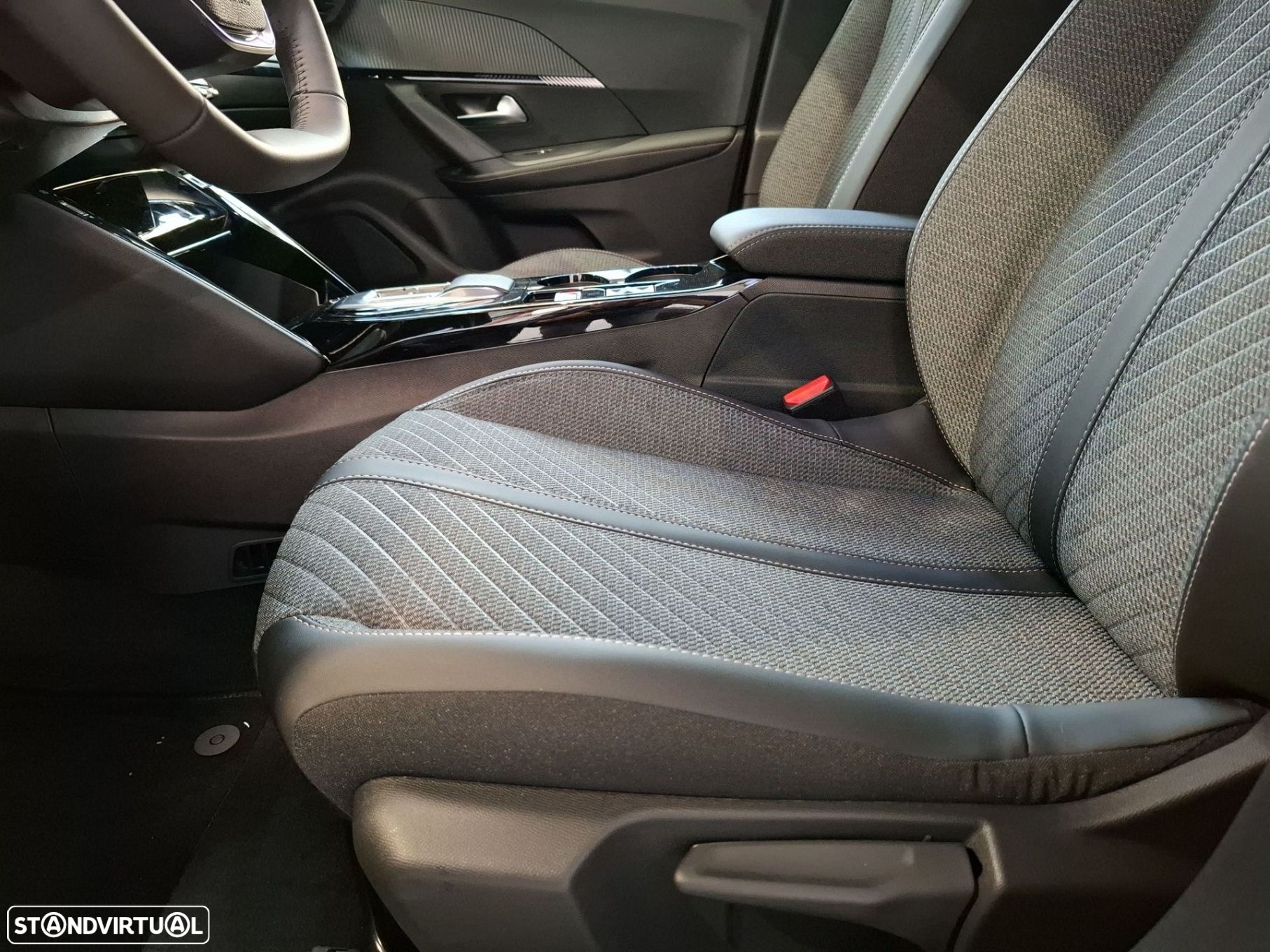 Peugeot e-2008 54 kWh Allure - 24