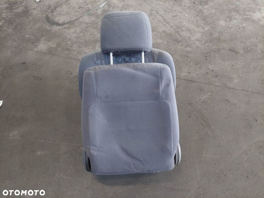 FOTEL DRUGI RZĄD TOYOTA PREVIA II - 4