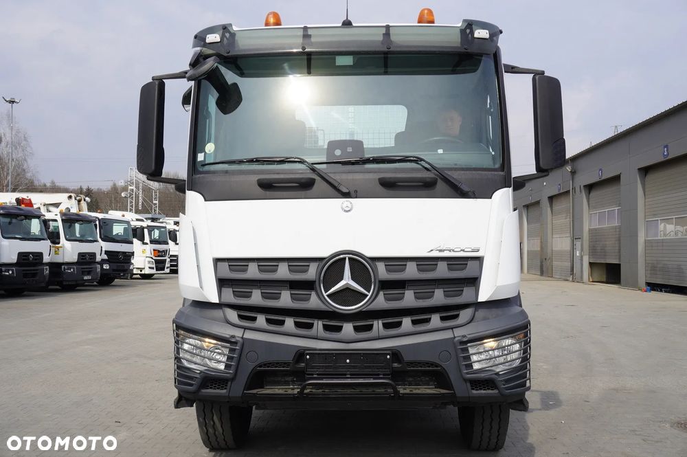 Mercedes-Benz Arocs 2633 burtowy / HDS FASSI F155A.0.23 / PILOT / 230 tys. km_224158 - 10