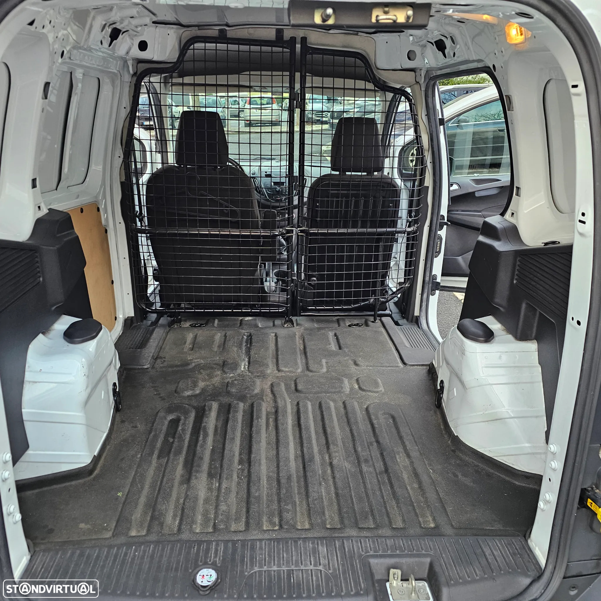 Ford Transit Courier - 22