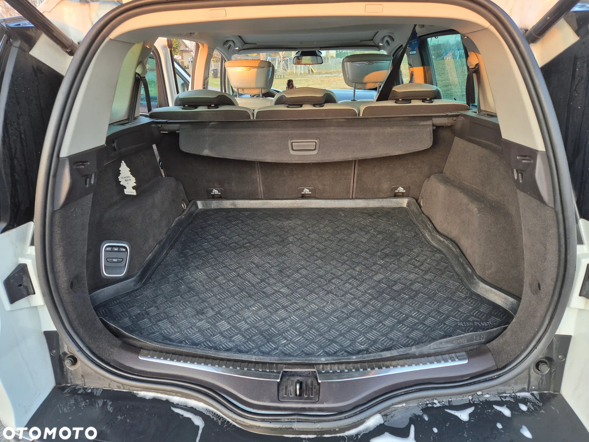 Renault Espace 1.6 dCi Energy Initiale Paris EDC - 11