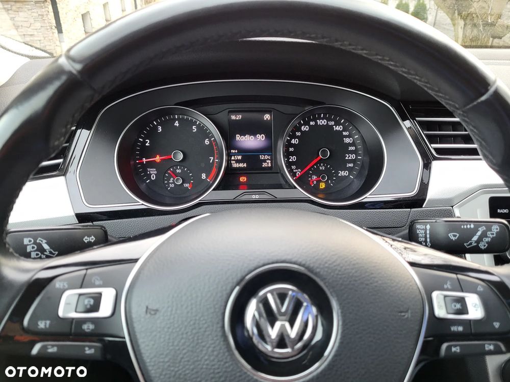 Volkswagen Passat - 21