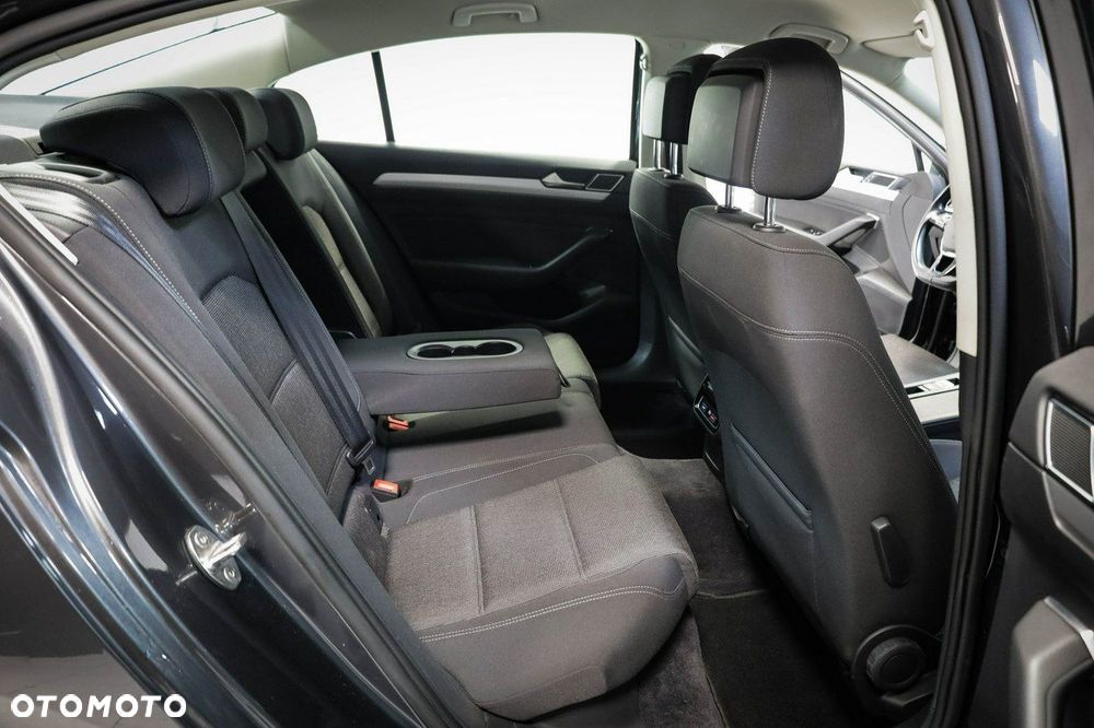 Volkswagen Passat - 24